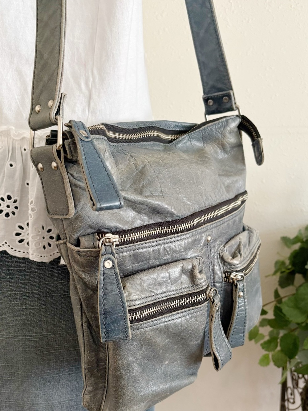 Tano Distressed blue Leather Messenger Bag - Picture 2 of 11